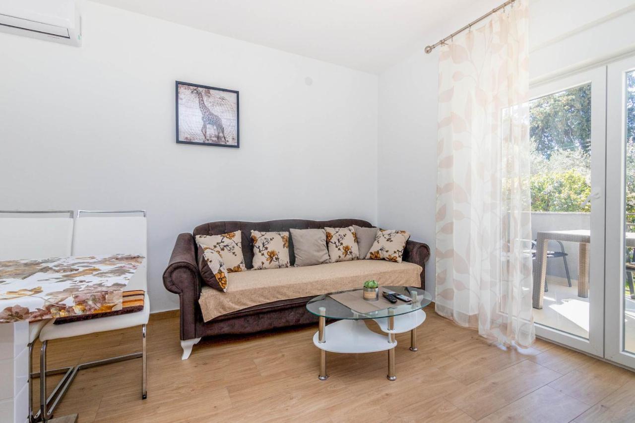 Apartment Lea Sveti Filip i Jakov Eksteriør bilde