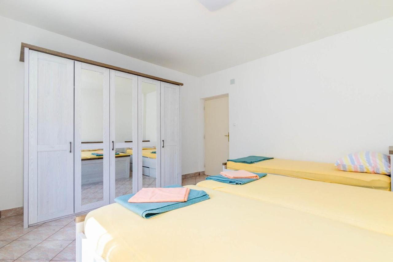 Apartment Lea Sveti Filip i Jakov Eksteriør bilde