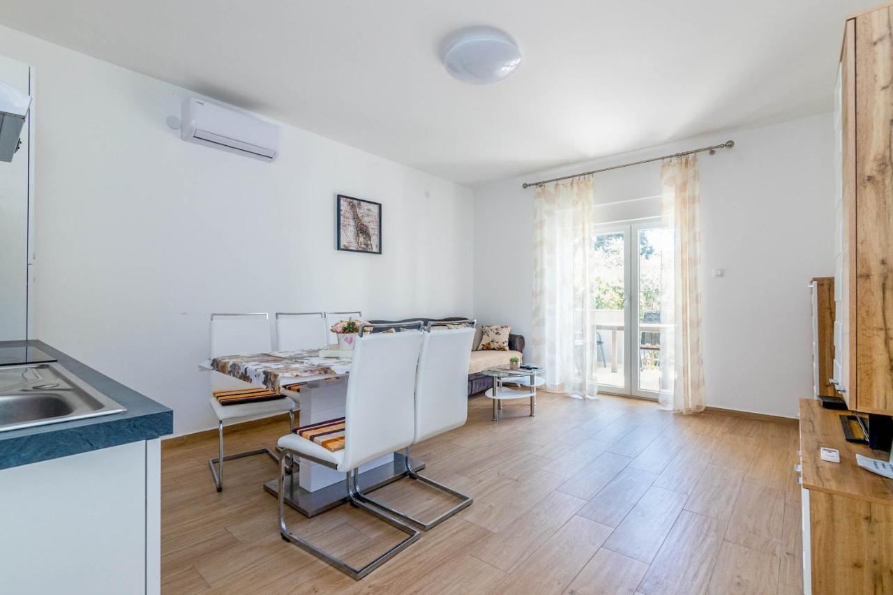 Apartment Lea Sveti Filip i Jakov Eksteriør bilde